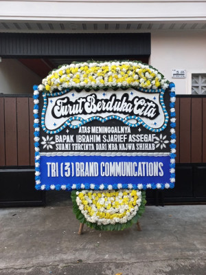 Papan Bunga Duka di Landasan Ulin Tengah
